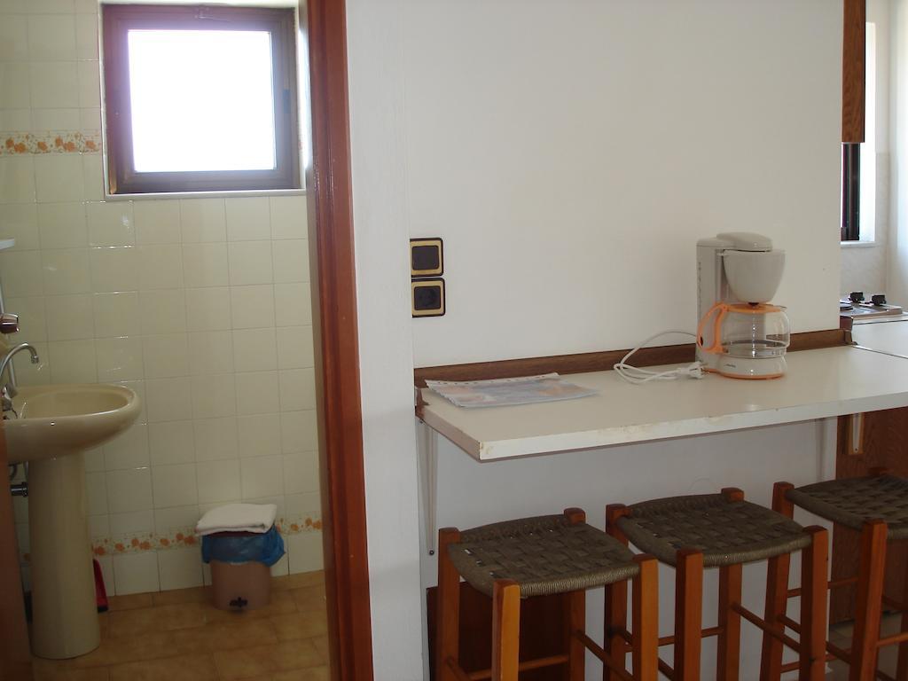 Popi Hotel Apartments Agia Marina  Phòng bức ảnh